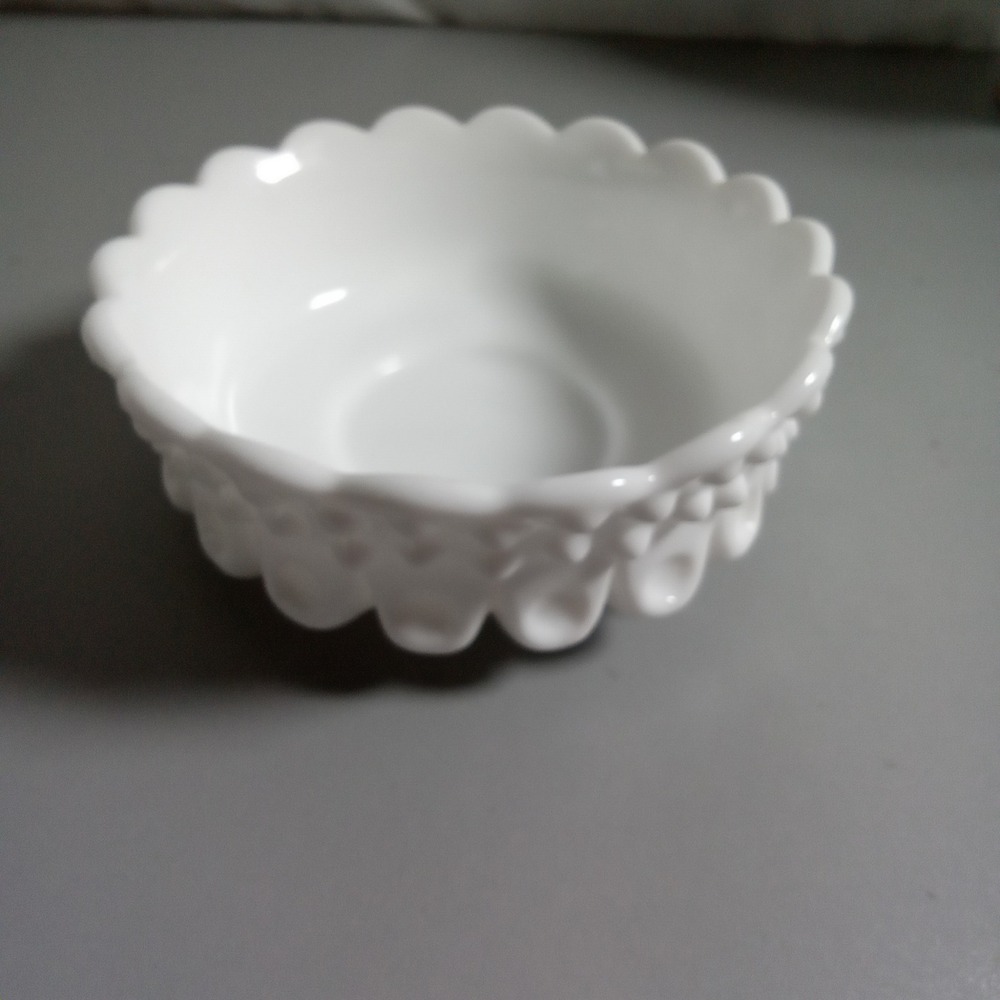 Vintage Fenton White Milk Glass Hobnail Thumbprint Scalloped Bowl 5.25 Inch